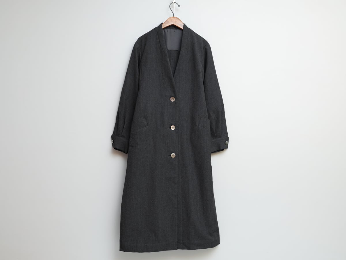 ウールトップヘリンボンのVネックコート COL/ダークグレー | 「日々