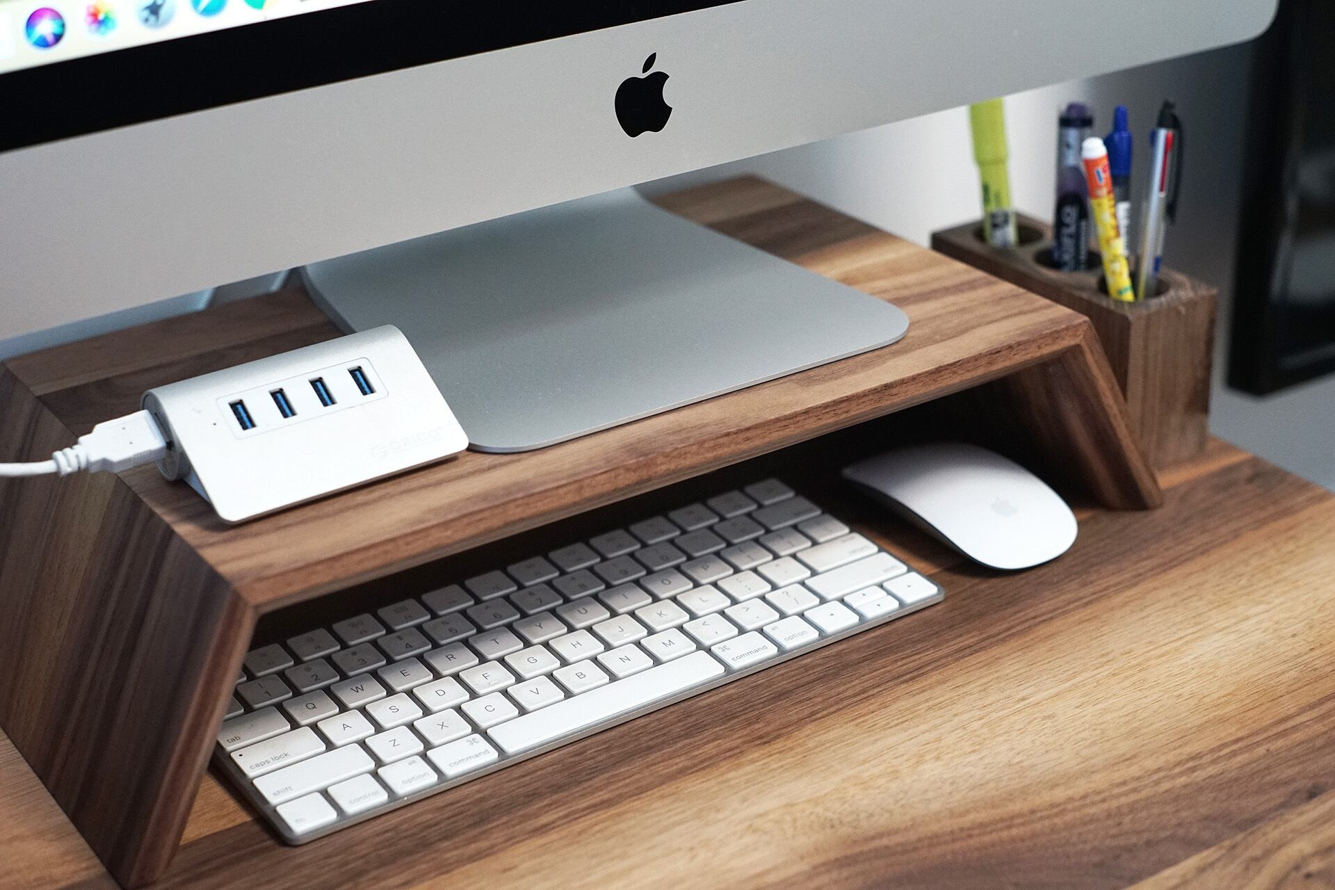 ディスプレイスタンド　Walnut製　◆Woody’s Plus Store◆ ディスプレイスタンドWalnut製◇Woody's Plus Store◇