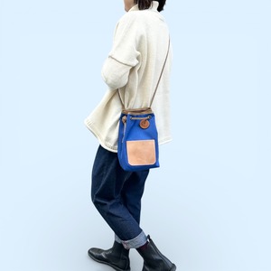 nico：ブルー×ベージュ（撥水加工ナイロン素材×イタリアンレザー巾着バッグ）受注製作