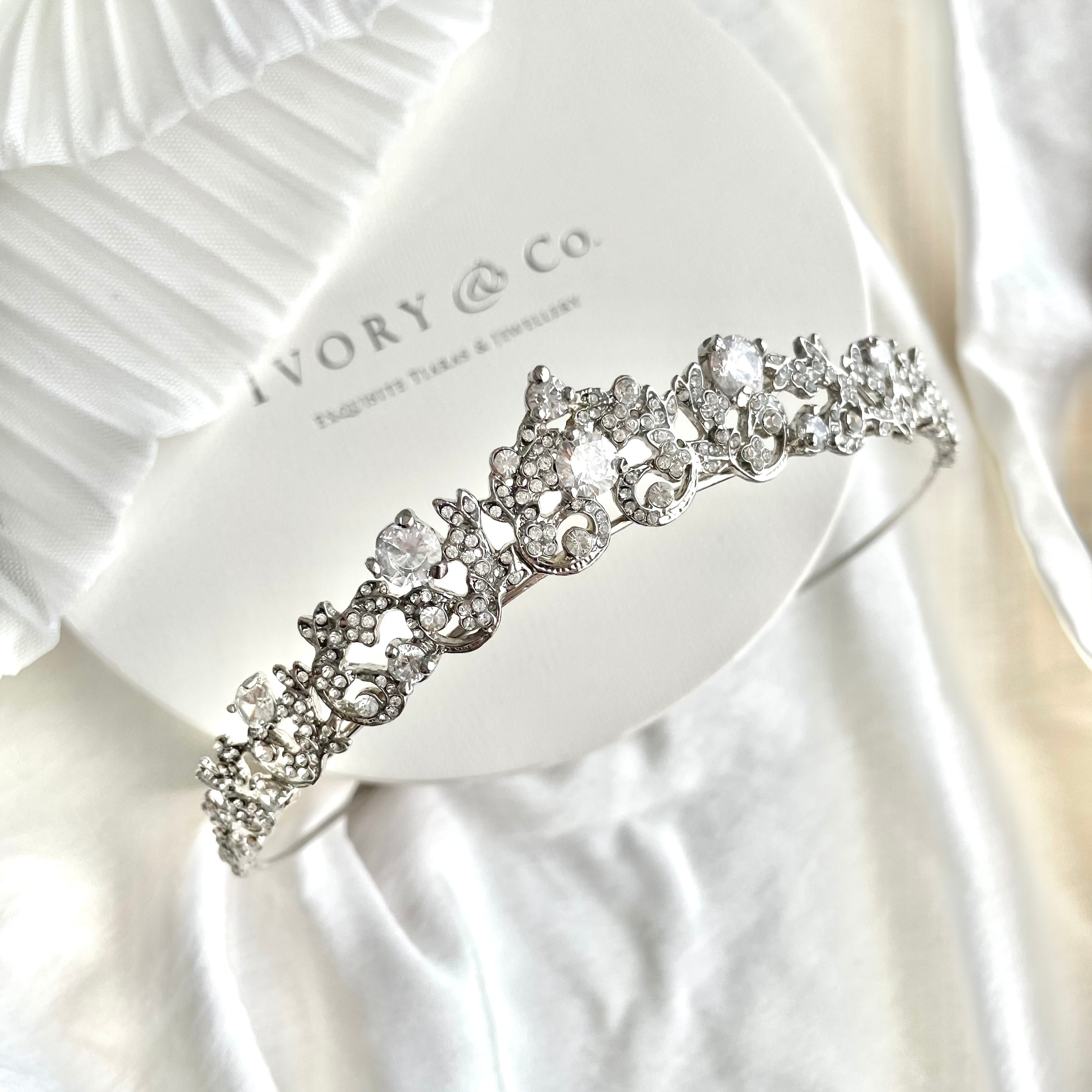 【レンタル３泊４日】アイボリーアンドコー クレメンタイン ティアラ(Ivory&Co./Clementine tiara) | Muguet  Jewel オシャレな大人花嫁のウェディングアクセサリー/ イヤリング加工 金属アレルギー対応 powered by BASE