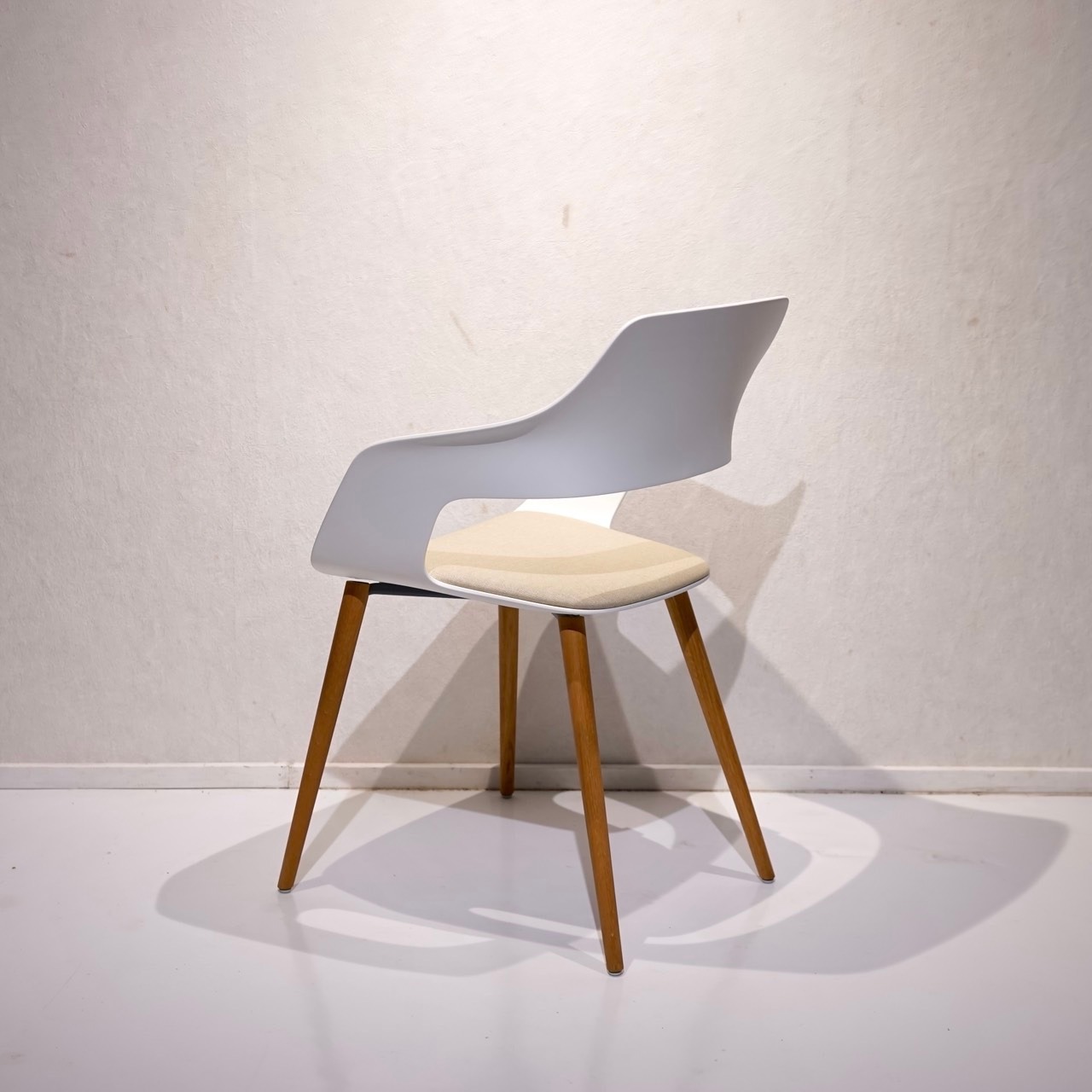 Wilkhahn ウィルクハーン Occo オッコ アームチェア ダイニングチェア デスクチェア 椅子 チェア ファブリック座面 木脚 北欧 モダン ナチュラル