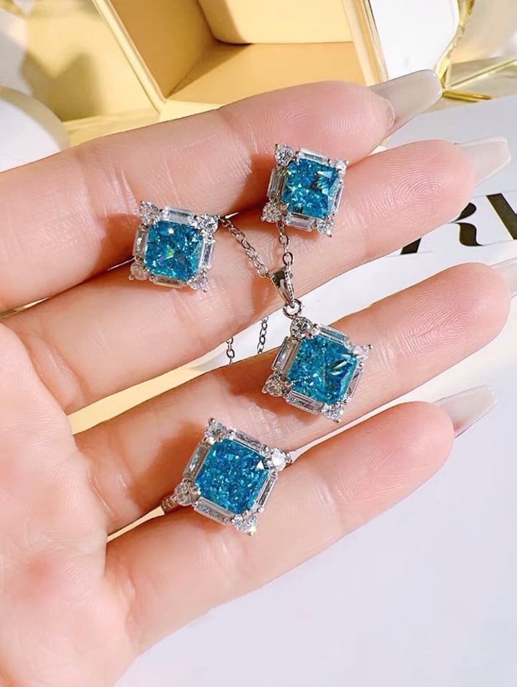 人工ブルートパーズ ひし形高炭素ダイヤモンド キラキラ ゴージャス 青