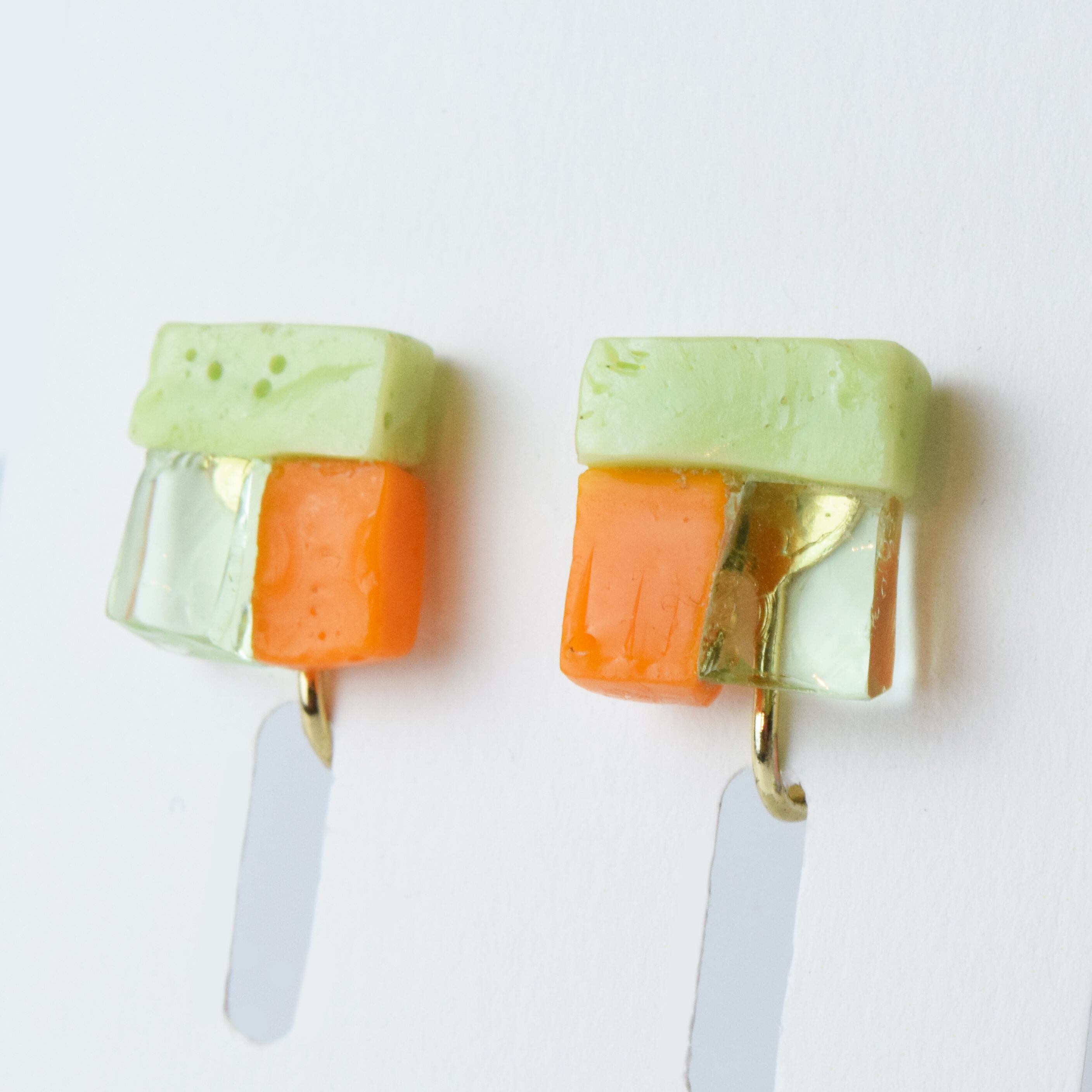 【ベーシック】イヤリングM　黄緑×オレンジ×緑クリア