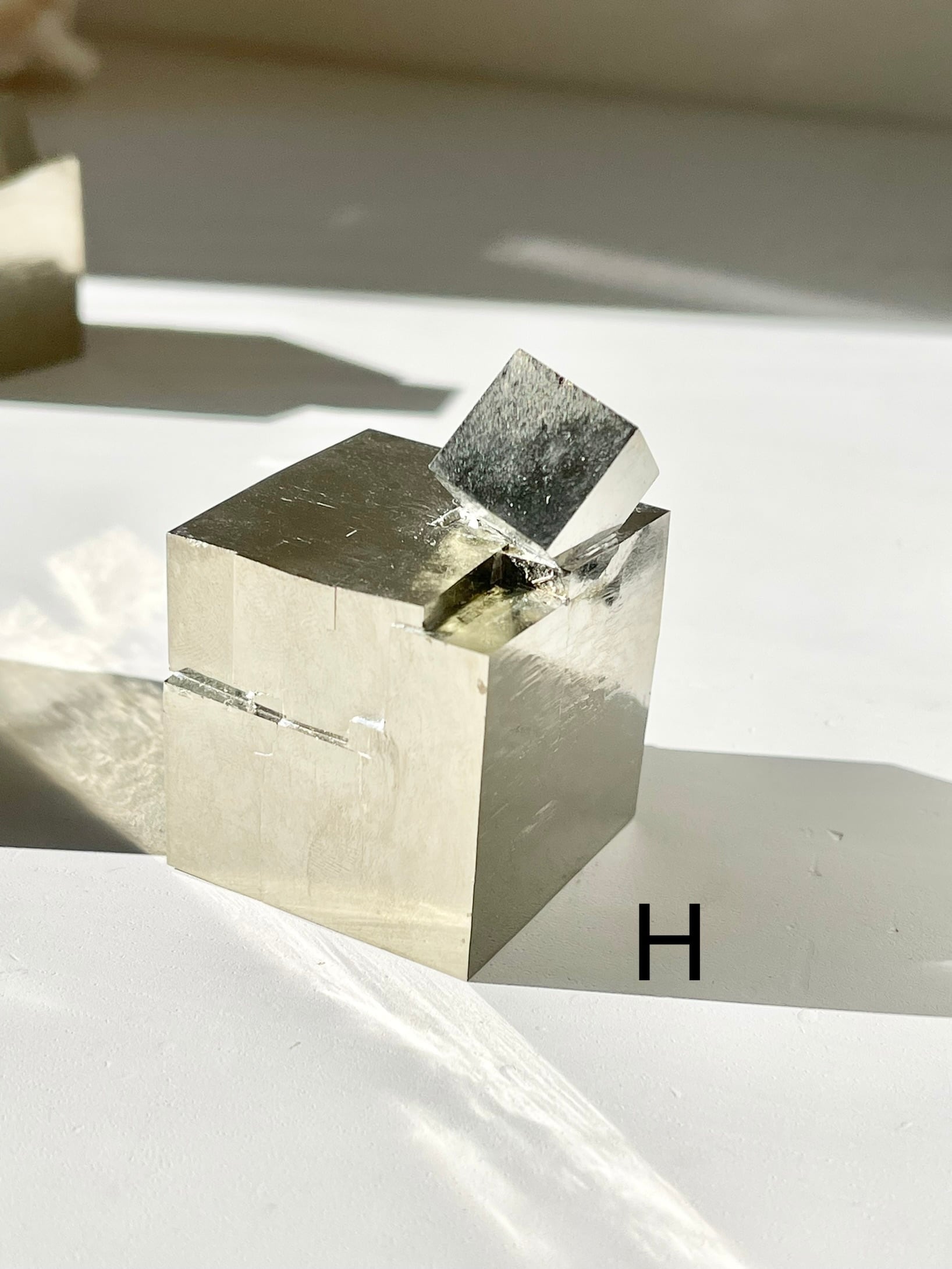 巨大パイライトキューブ / Gigantic pyrite cubes | AINA MINERALS