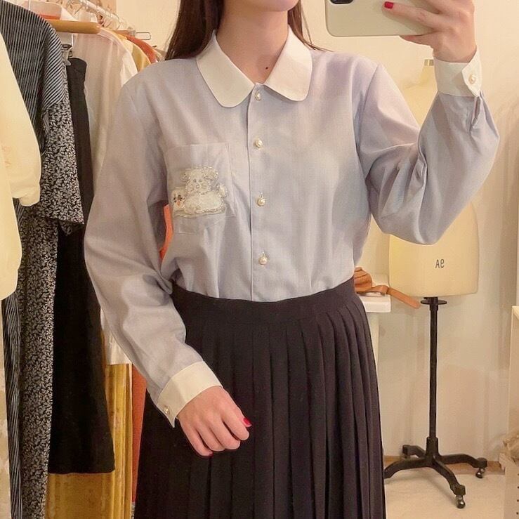 beads dogs pocket white collar shirt