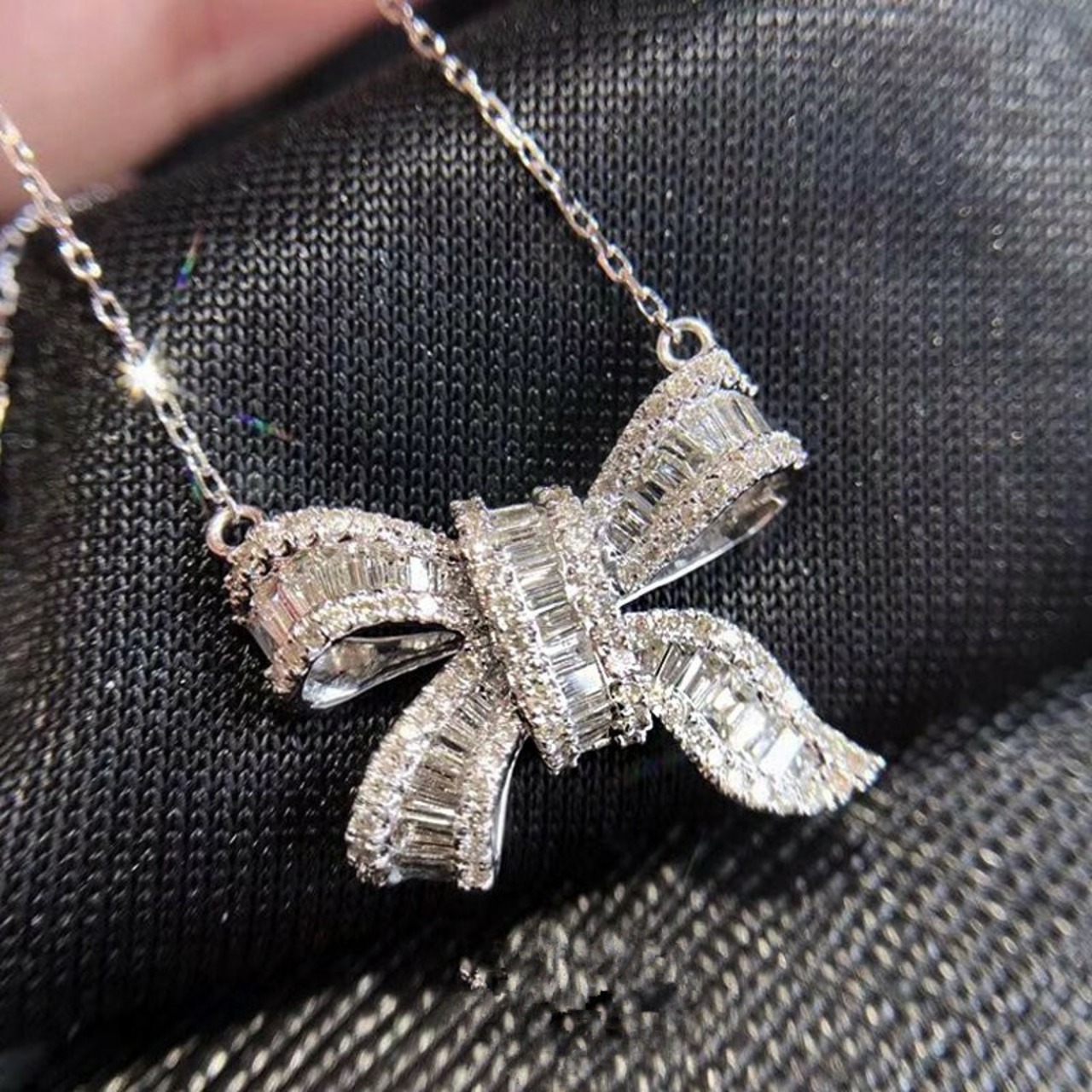 リボン ペンダント シルバー ゴージャス アクセサリー キラキラ 