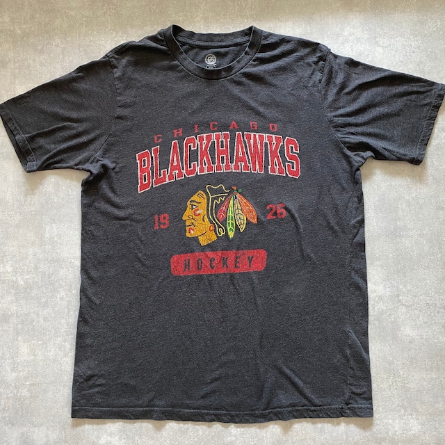 made in Bangladesh  NHL  Chicago Blackhawks cotton T-shirt{バングラデシュ製　NHL シカゴ　ブラックホークス　コットン　Tシャツ　古着　レディース　USED }ユニセックス