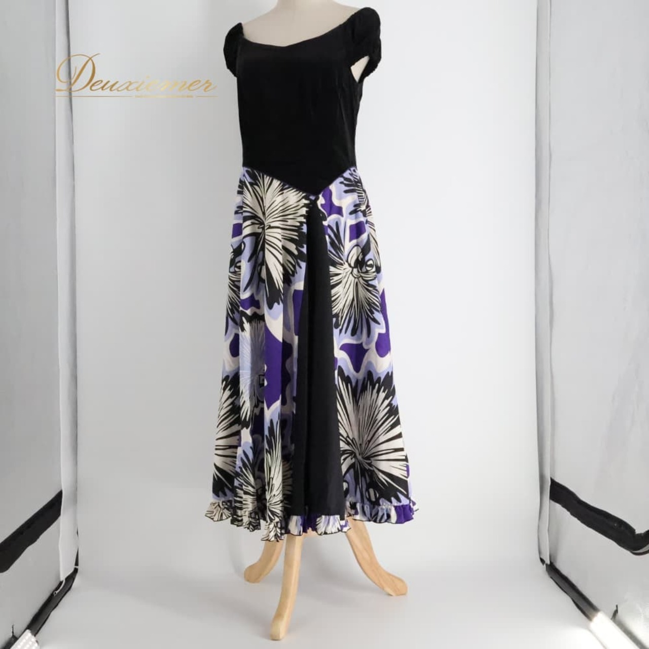フラダンス 衣装 ALOHA STANDARDS アロハスタンダード ワンピース ドレス ブラック系 日本製 フリル ベロア 異素材 かわいい 華やか 鮮やか 黒 紫 白 ハワイアン アロハ ハワイアンプリント ダンス レッスン 練習 パープル系 ホワイト系