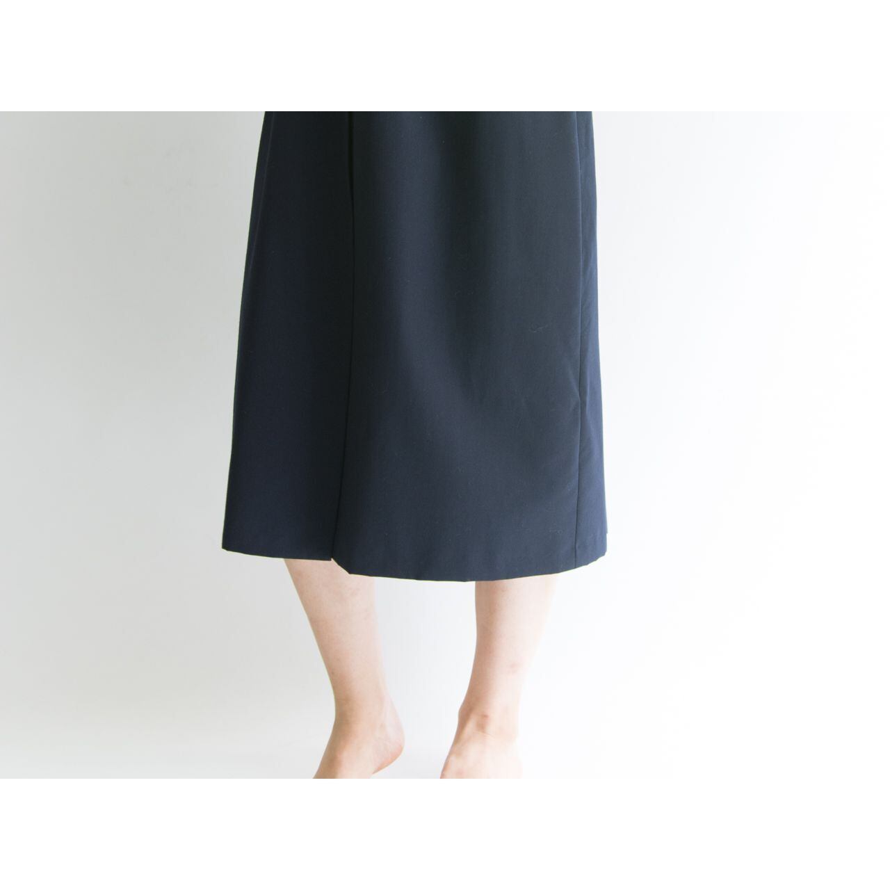 Midi length front pleat skirt（ミディ丈フロントプリーツスカート）2c