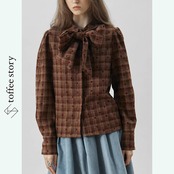 格子に赤が踊る結び：ビッグリボンチェックシャツ《XU0283》