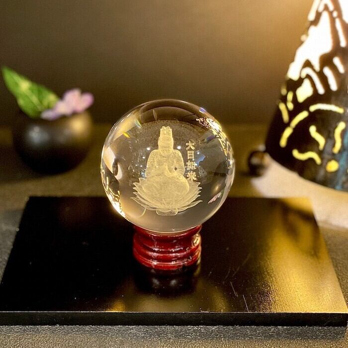 レーザー彫水晶 大日菩薩 201810y5-2 水晶 レーザー 木製台座付き 3D