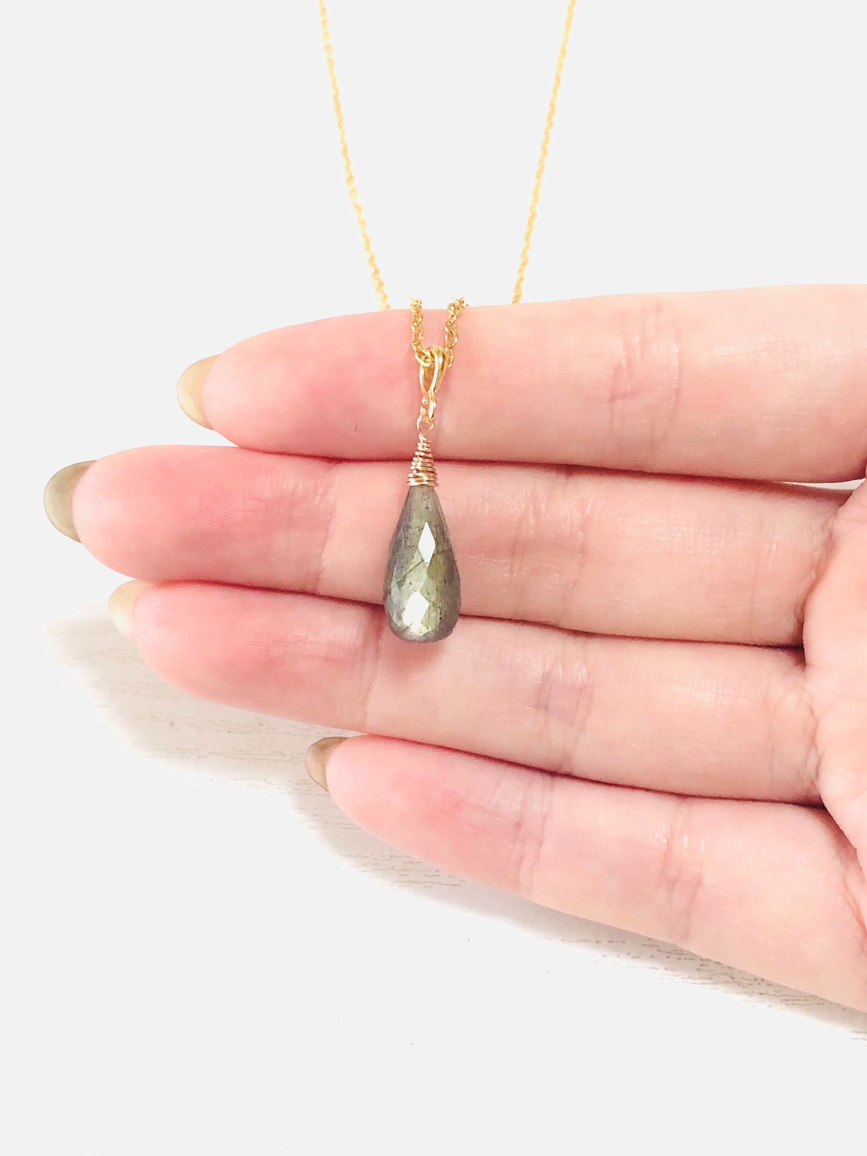 ラブラドライトのドロップ型ネックレス