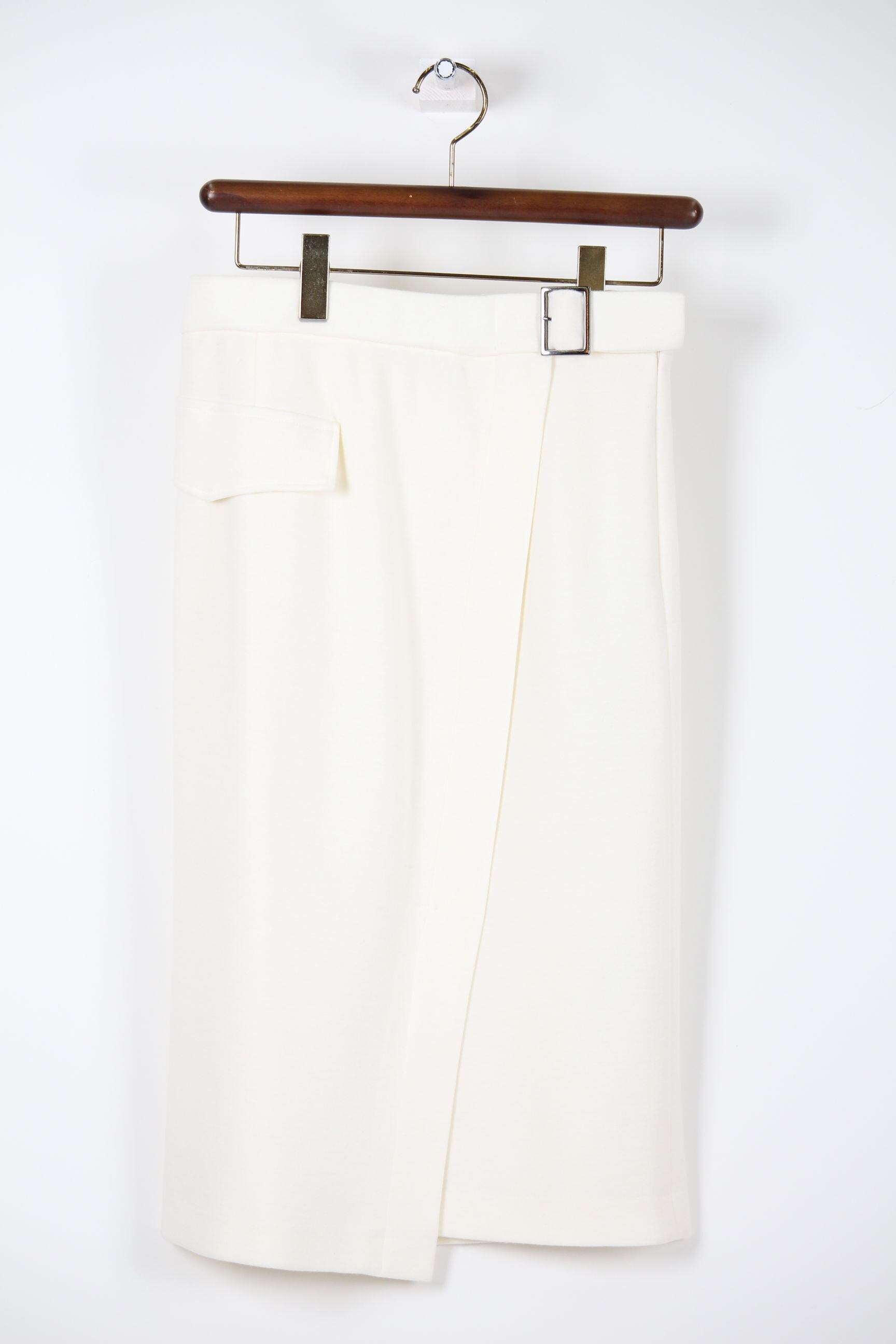 オフホワイトのベルト付きタイトスカートSKC21