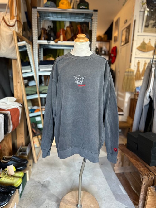 ニューオダ理容室刺繍ロゴ　Garment Dyed Sweat ペッパー