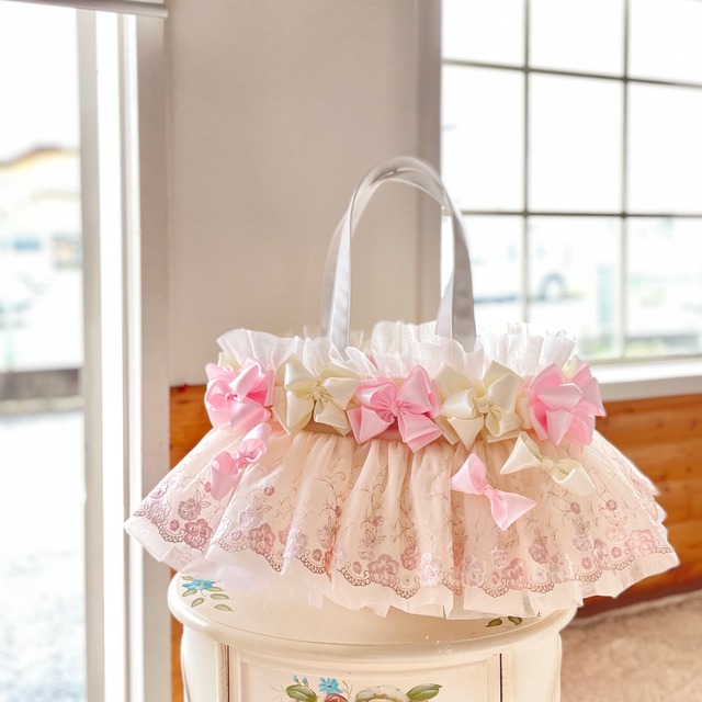 2キロまでサイズ カゴキャリーバッグ "レースドレス" ペット用バッグ/淡ベージュ×ピンク×クリーム色