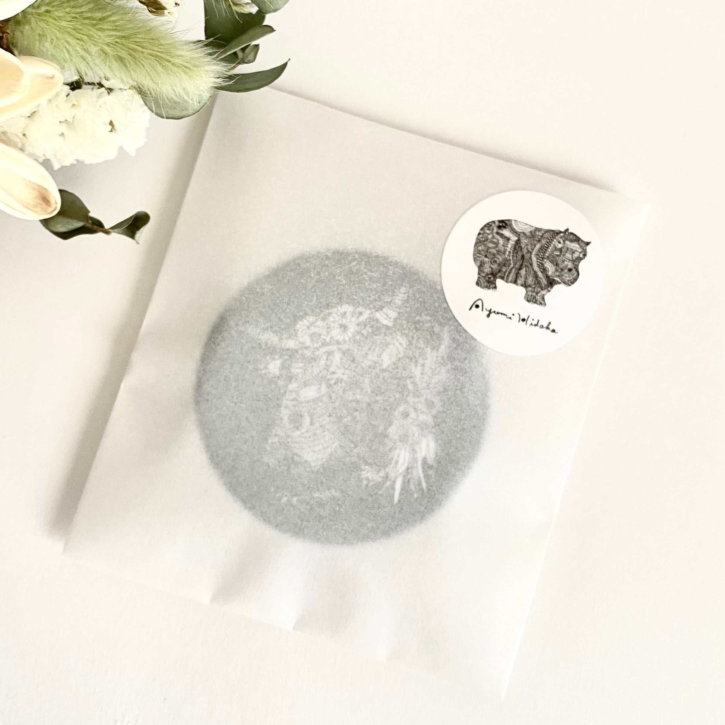 キリンのコンパクトミラー | 日高あゆみ / ペン画アーティスト