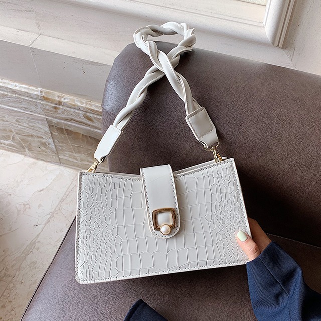 人気のオールマッチインレディーススモールバッグ2020新しいトレンディなファッションワンショルダーアンダーアームバッグサマーネットレッドメッセンジャーバッグ 手作りハンドバック67708704794