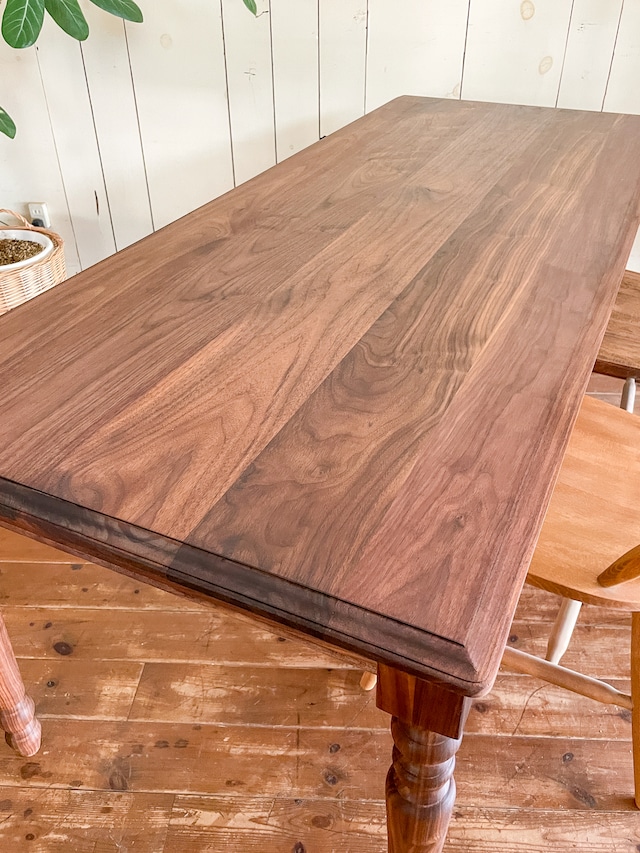 ウォルナット材ターンドレッグダイニングテーブル 特注ろくろ足“KS”(アンティーク調テーブル) W1400〜2400 4〜8人掛け