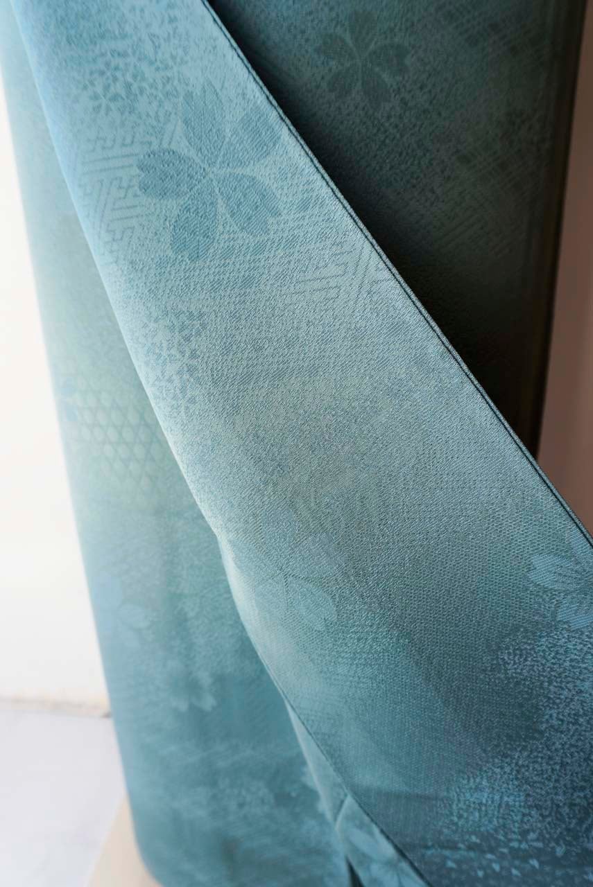 袷】青碧色 桜と吉祥文地紋 色無地 | 大山キモノ・ちぇらうなぼるた