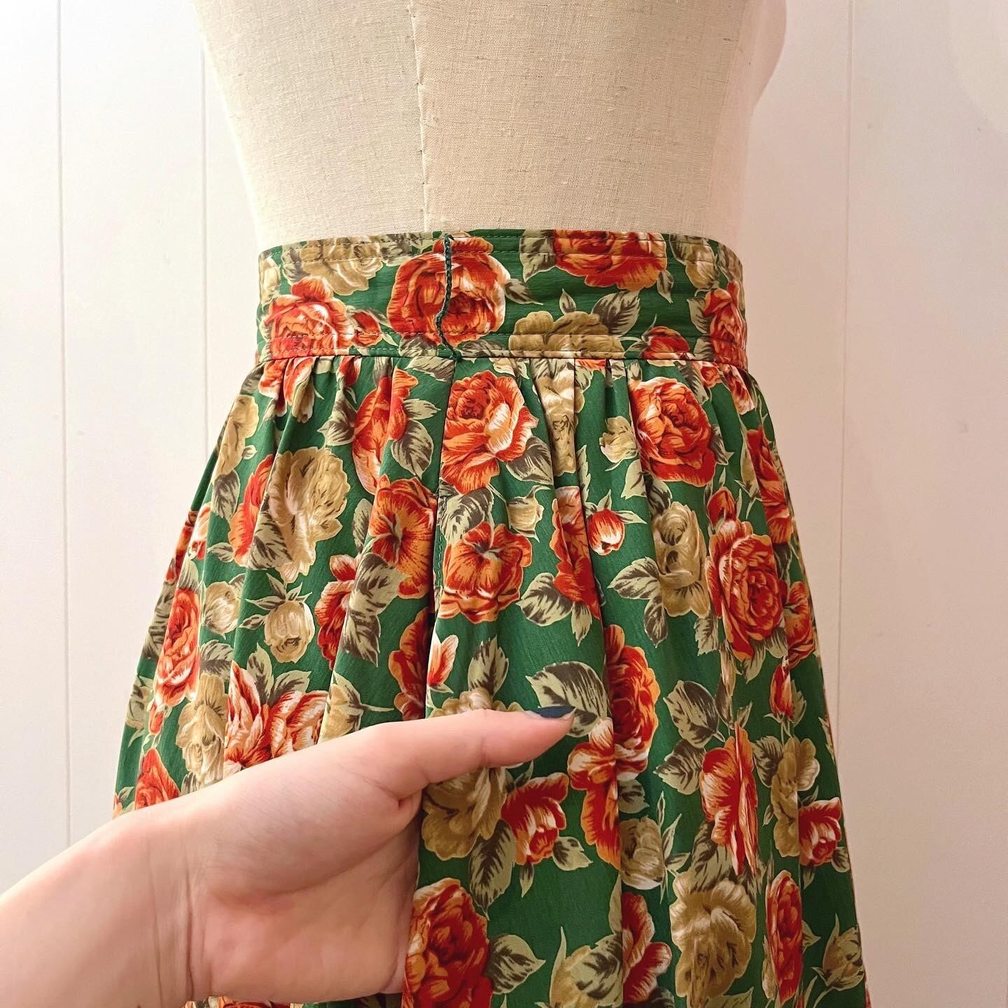 antique red rose green flare skirt