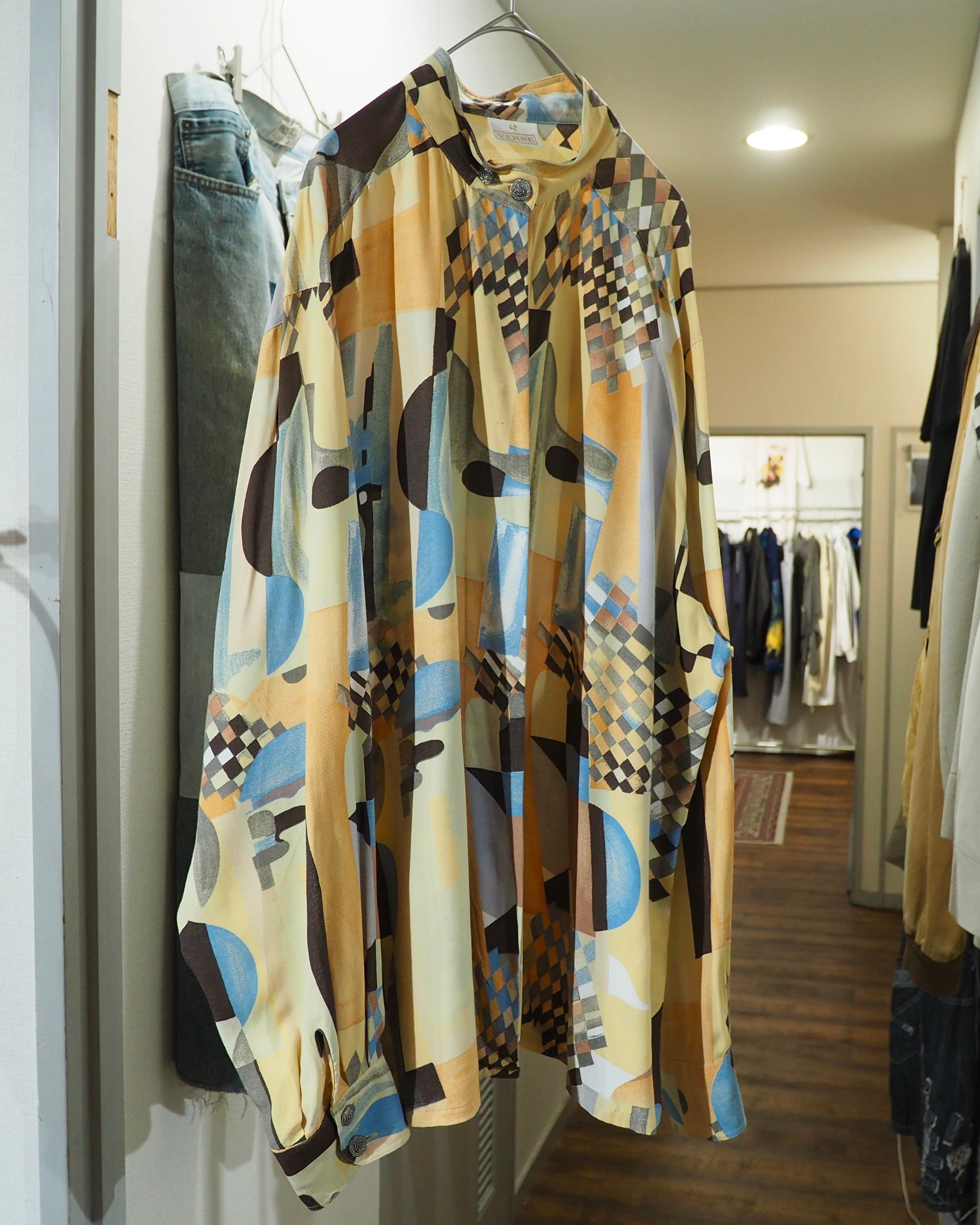1980 - 90s Beautiful Abstract Art Painting vintage Drape No Collar Shirt