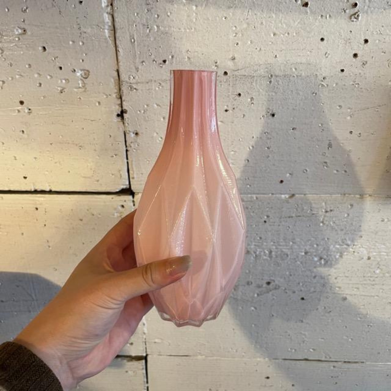 MILK GLASS SINGLE VASE - DIA MILK PINK / フラワーベース　ピンク　花瓶　1輪挿し　リビング　ガラス