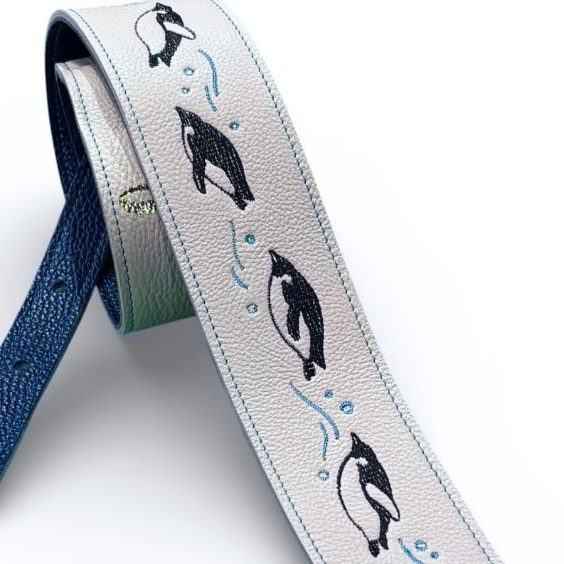 空飛ぶペンギン刺繍ストラップ WH/NV | ギターストラップ専門店 Grande