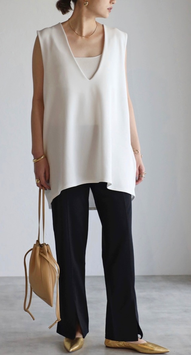 ディープVネックノースリーブカットソー