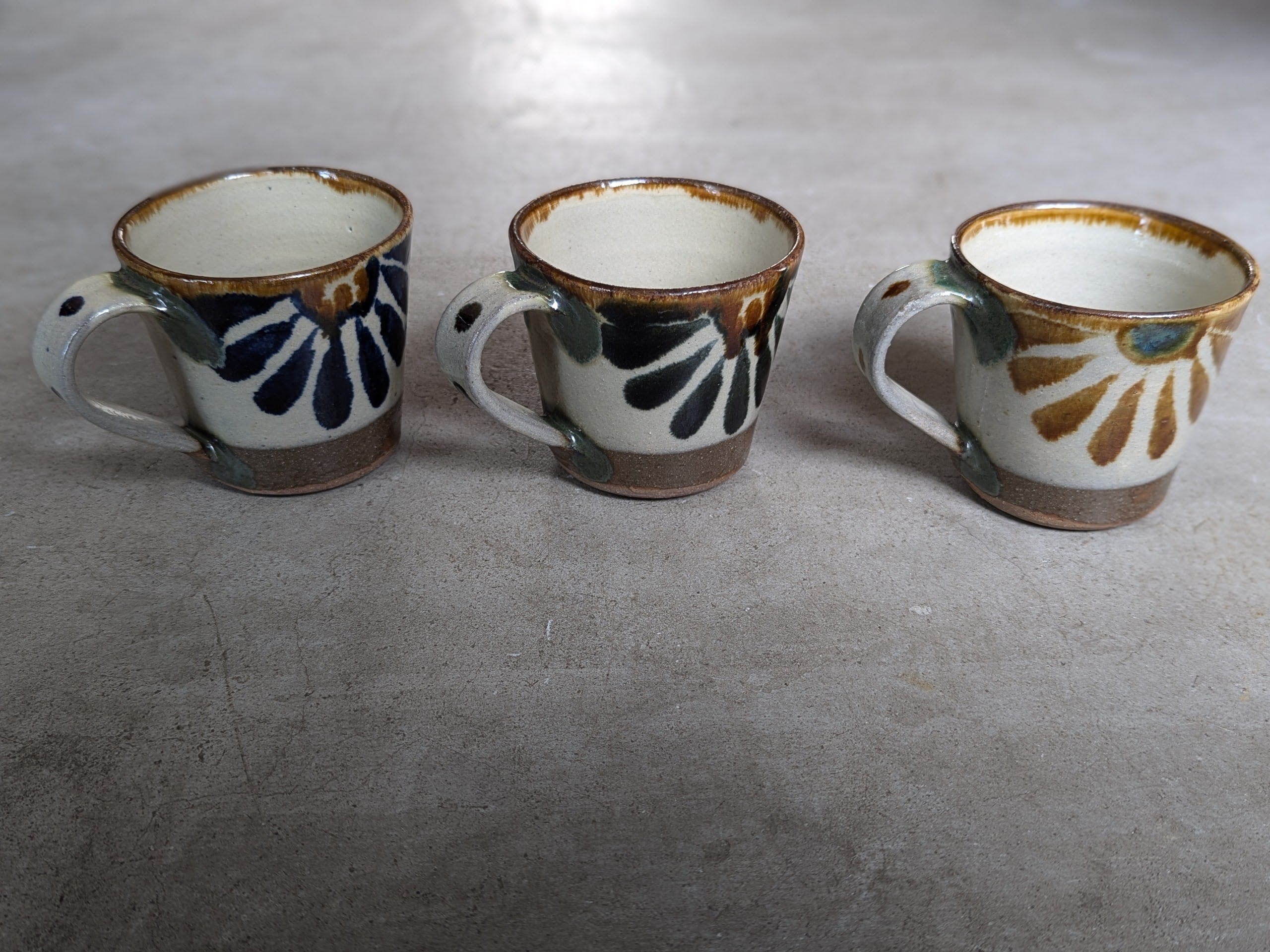 やちむん マグカップ（唐草） | 勝窯 | inoya | Basic Life Store