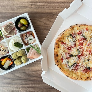 【お手軽ディナープラン】アンティパストと窯焼きpizzaのセット　A set of classic antipasto and pizza "penthouse pizza"