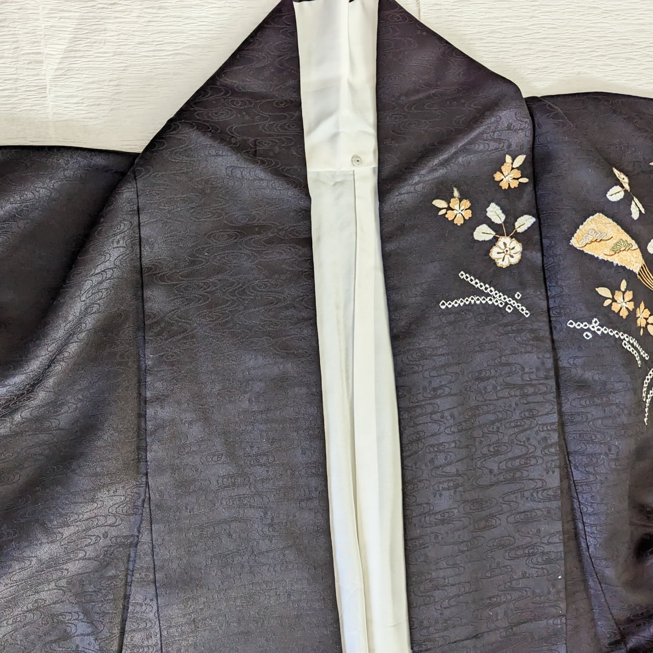 裄長】訪問着 袷 しだれ桜に扇 観世水文織出し 絞り 金彩 刺繍 裄長】訪問着 袷 しだれ桜に扇 観世水文織出し 絞り 金彩 刺繍