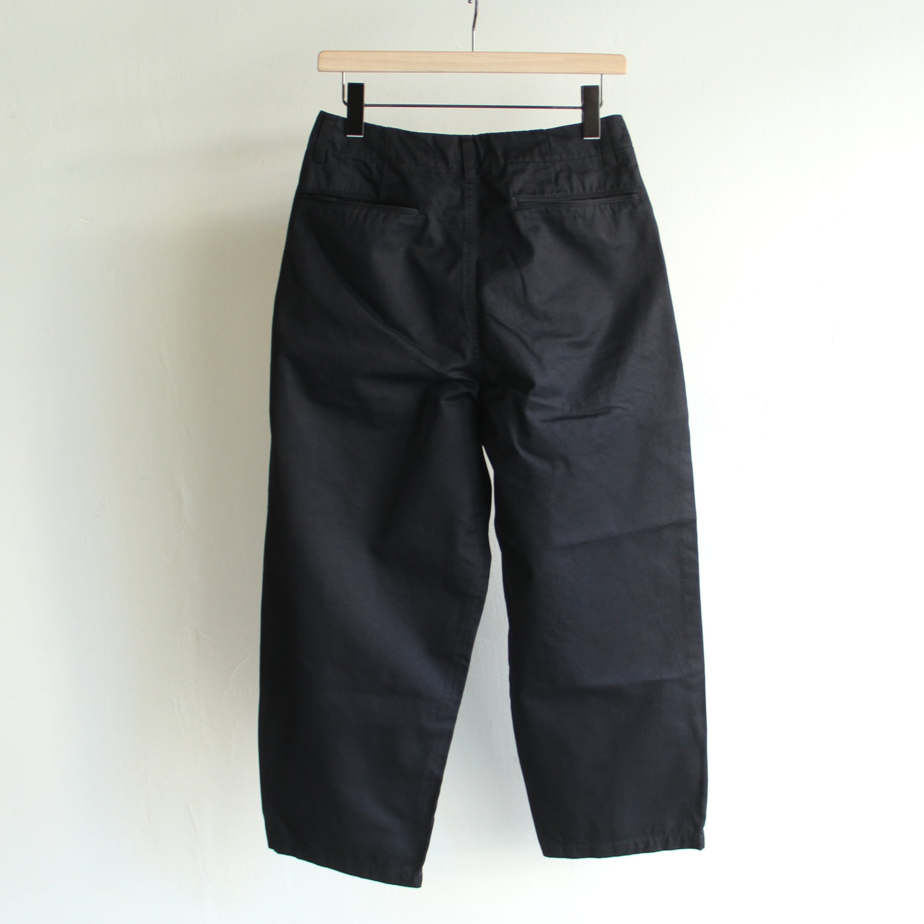 STILL BY HAND Selvedge one pleat pants | Terminal STILL BY HAND Selvedge one pleat pants | Terminal