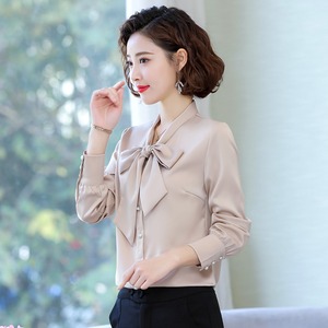 トップス レディース 送料無料 3色 シャツ ブラウス 長袖 襟付き Vネック リボン リボンタイ ゆったり 抜け感 こなれ感 シック クール カッコイイ かっこいい 個性的 華やか 派手 無地 春 春服 春物 秋 秋服 秋物 10代 20代 普段使い 重ね着 着回し おしゃれ お洒落 ラフ カジュアル 前開き ホワイト アプリコット レッド 涼し 通気性 シフォン シャツ ワイド 存在感 モード系 エキゾチック デート S M L XL 2XL 3XL 4XL