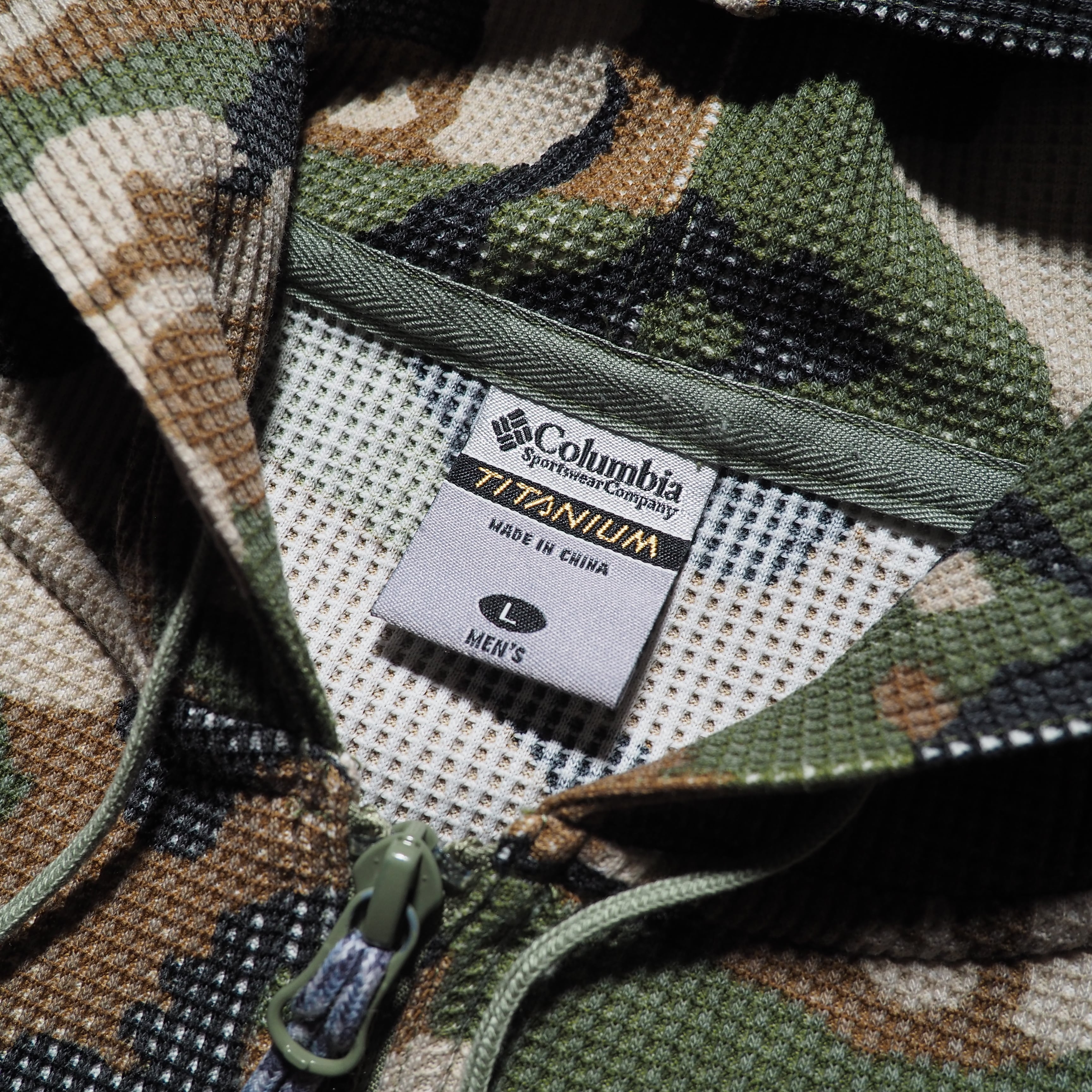 ” Columbia Titanium ” camouflage pattern thermal full zip Parker