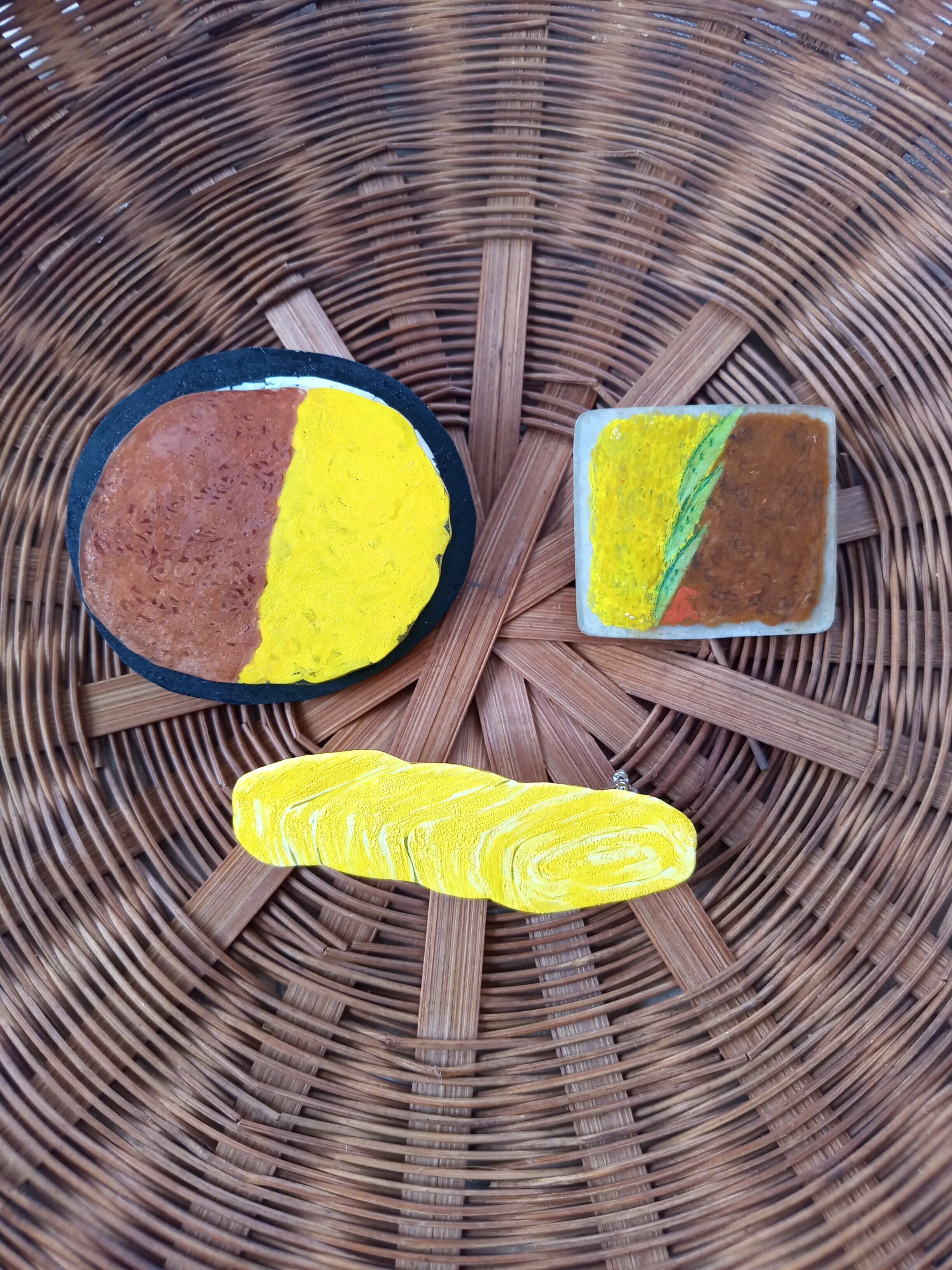 ヘンテコ　ブローチ　「そぼろ弁当」