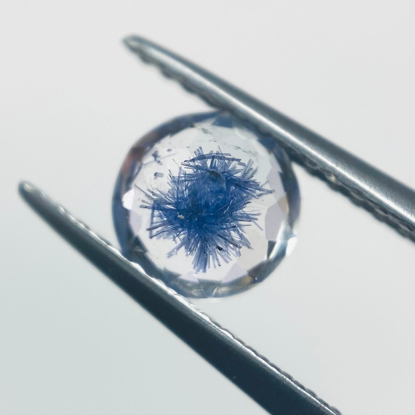 花 デュモルチェライトインクオーツ ファセットカット2