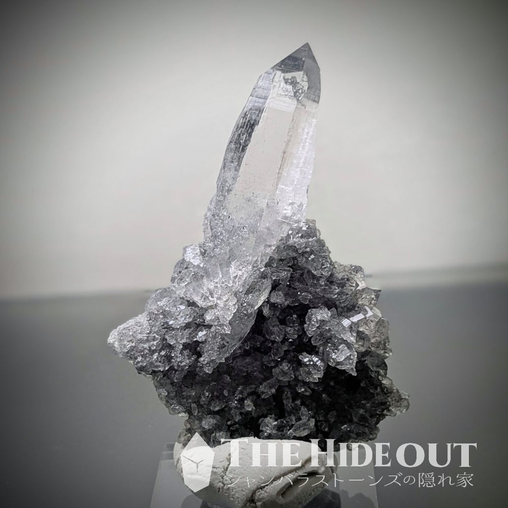 ヒマラヤ水晶オールドストック原石標本034 今度はブラッキー、謎の