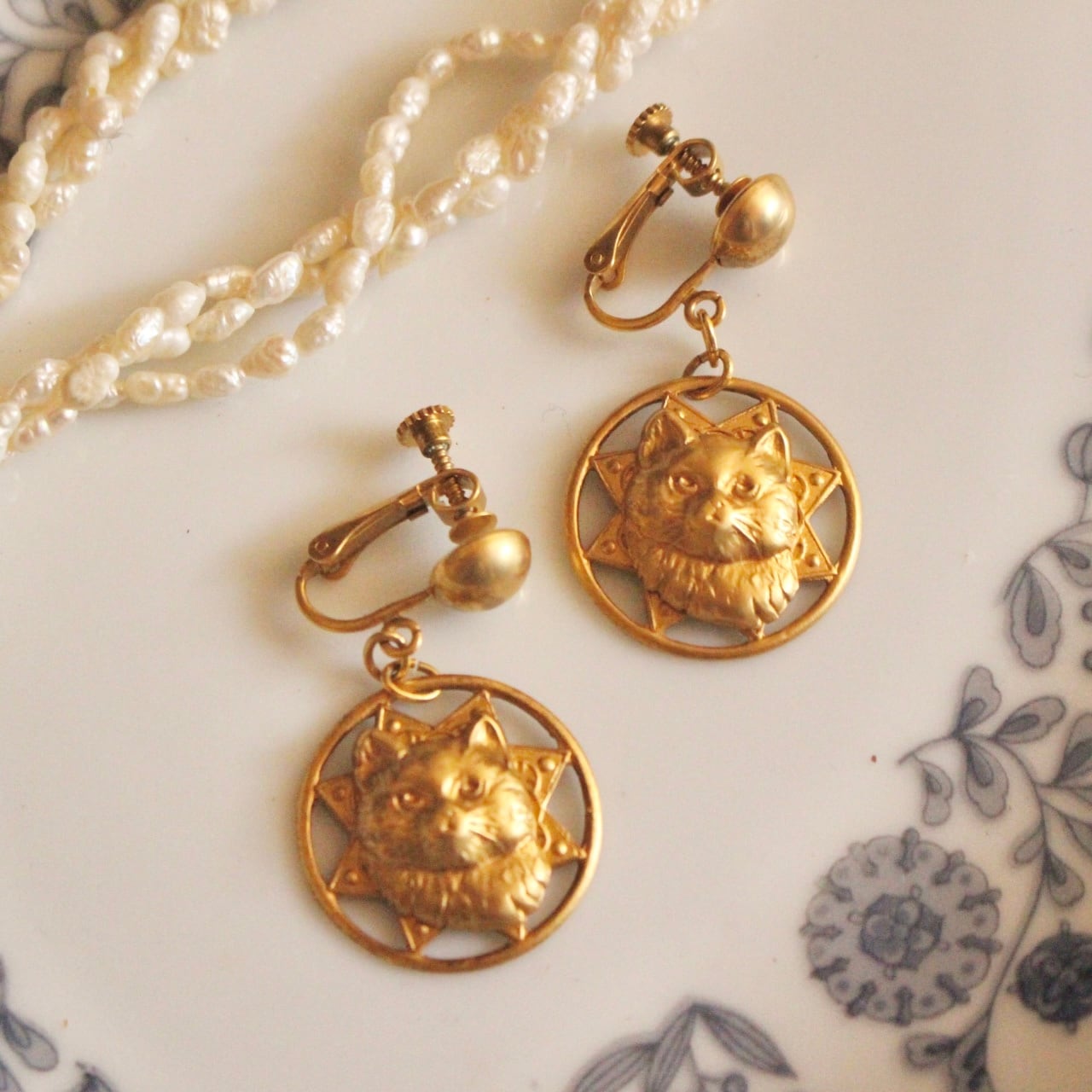 キャットイヤリング ゴールド