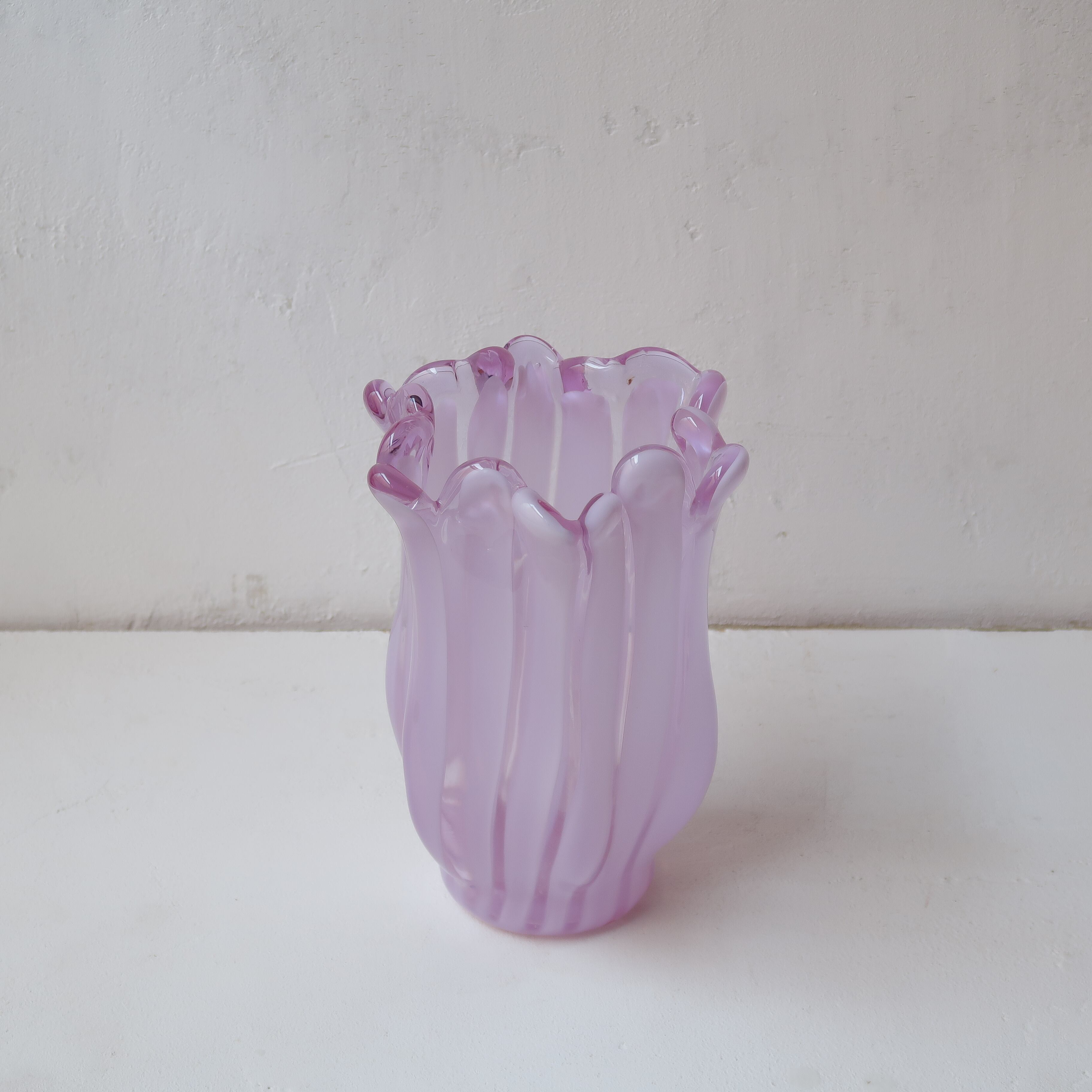 パープルストライプのひらひら花瓶 | SUISUI