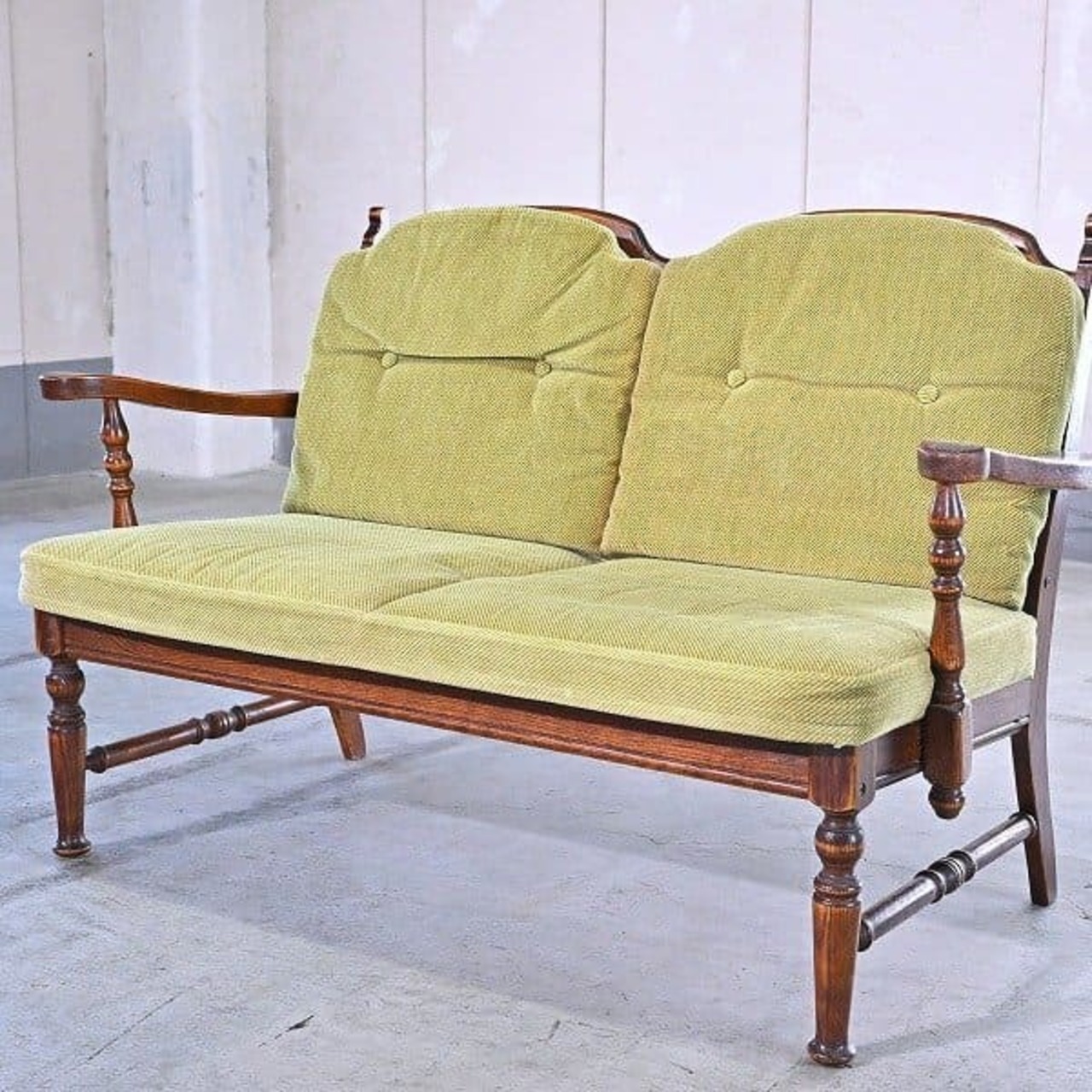 三越ブルージュ 2人掛けソファ アームチェア オーク無垢材 2P 椅子 クラシック アンティーク調 カントリーハウス【中古家具/中古インテリア/USED家具ユーズド家具/リサイクル】