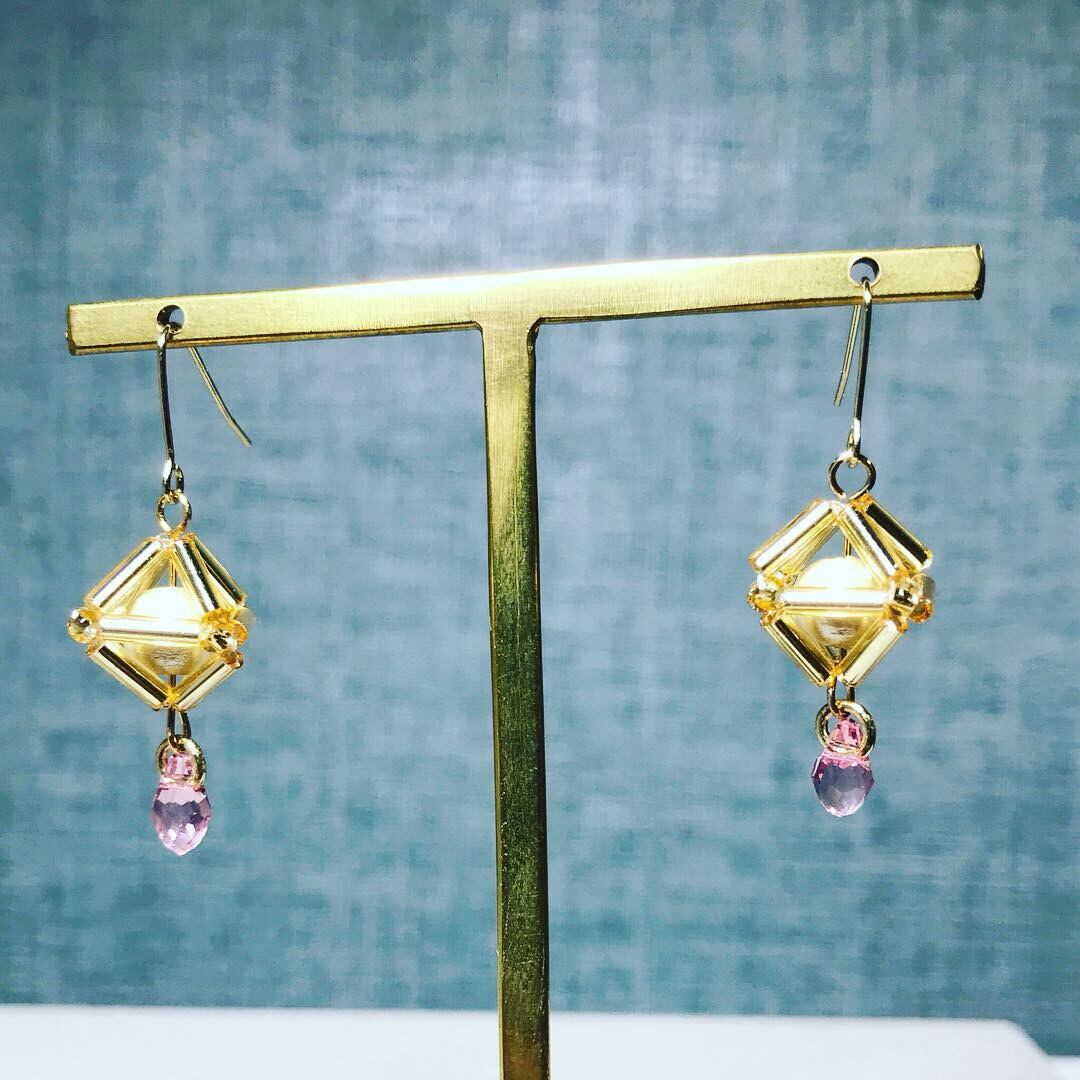 0048:しずく型スワロフスキー コットンパールピアス