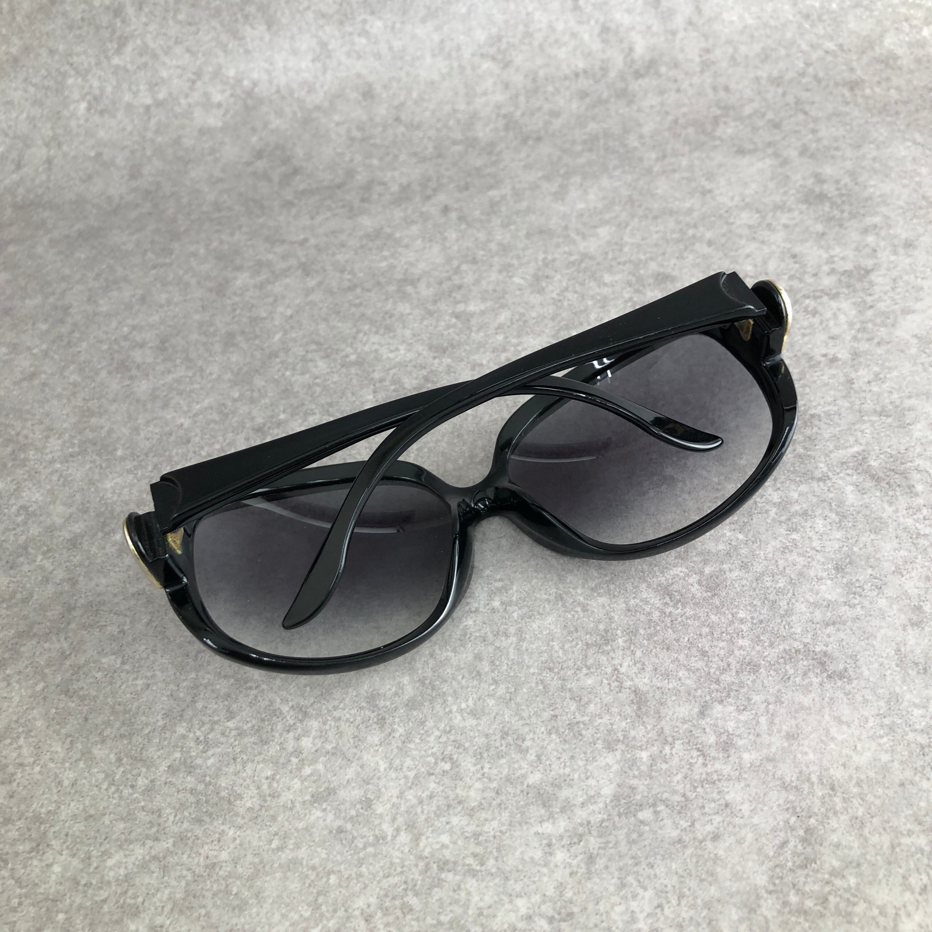 GUCCI ブラックサングラス GGロゴ付き GUCCI グッチ サングラス ブラック GGロゴ vintage ヴィンテージ