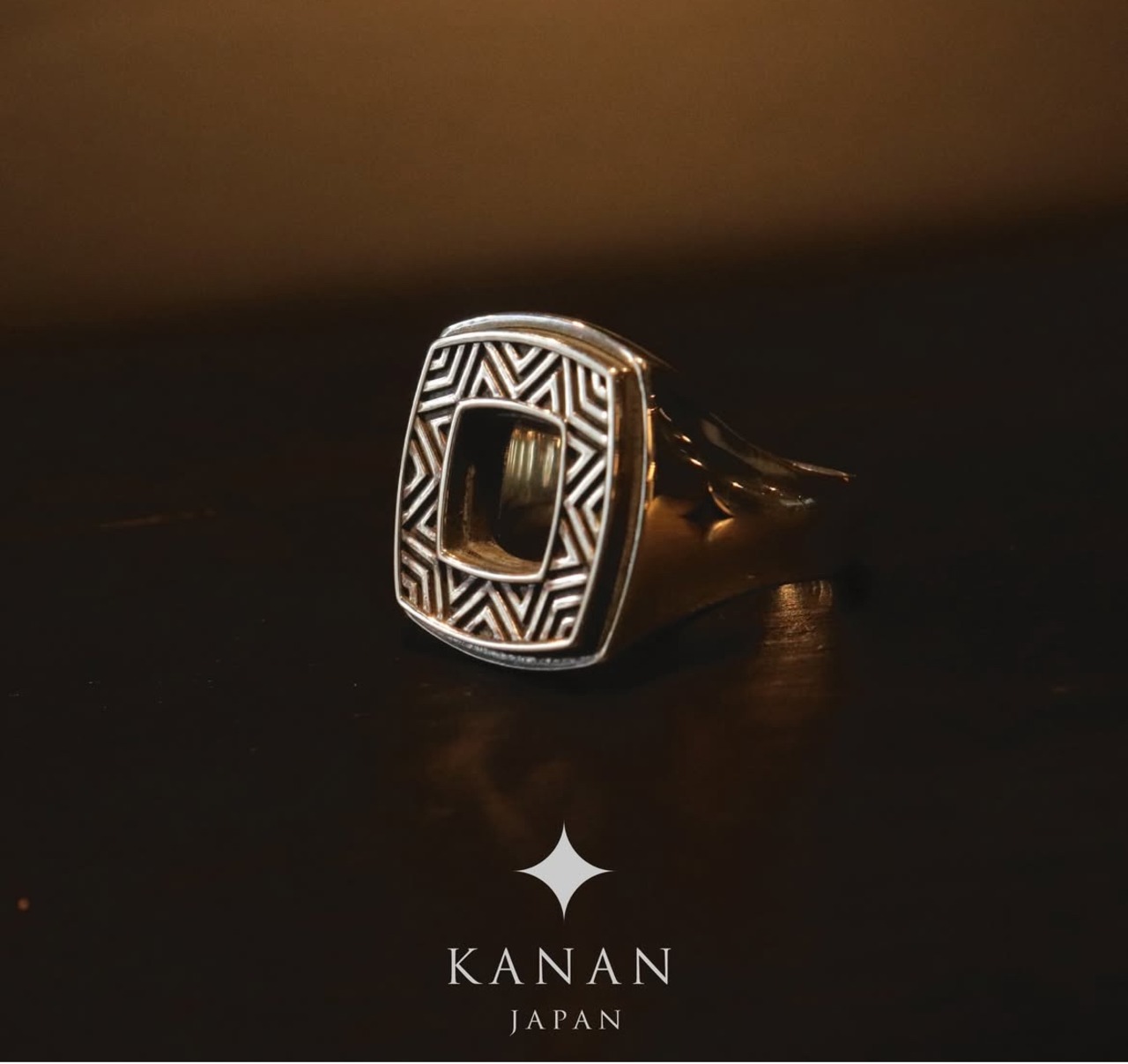 IRIKOBISHI square signet ring