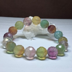 no3.多彩な変わった色合いフローライト・ブレスレット