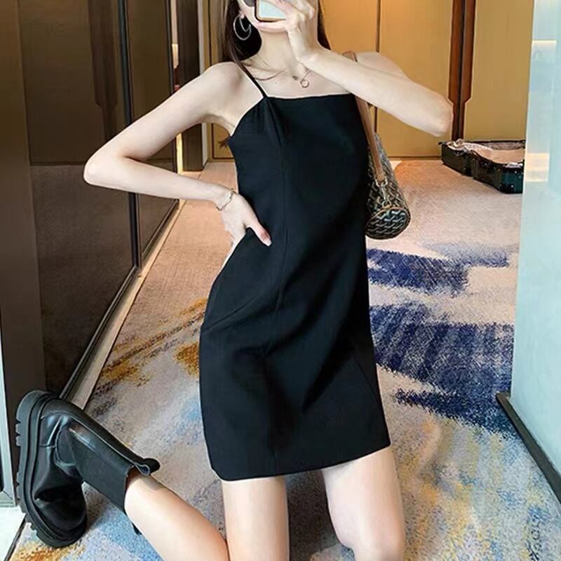 【新作】【送料無料】 2022 夏の新しいスタイルの女性のためのフランスのセクシーなサスペンダー ドレス、デザイナー早春スーツと底の小さな黒いスカート 0257852872945