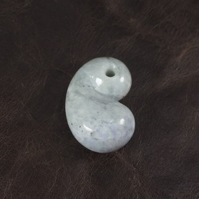 糸魚川翡翠 ラベンダー翡翠 ふく勾玉 14.9g Itoigawa lavender Jadeite