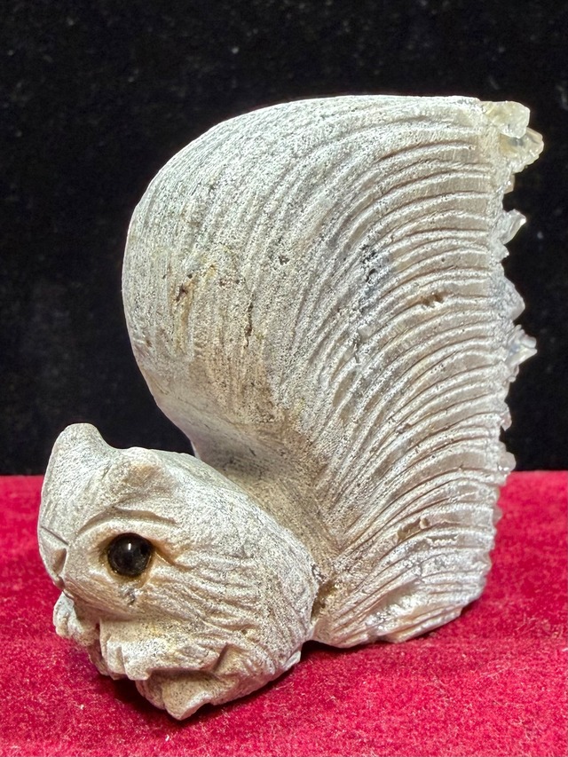 1) 天然石・母岩彫刻「リス」水晶クラスターB