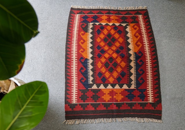121×95cm【ペルシャ手織りキリム】 茶色く ペルシャ絨毯 トライバルラグ