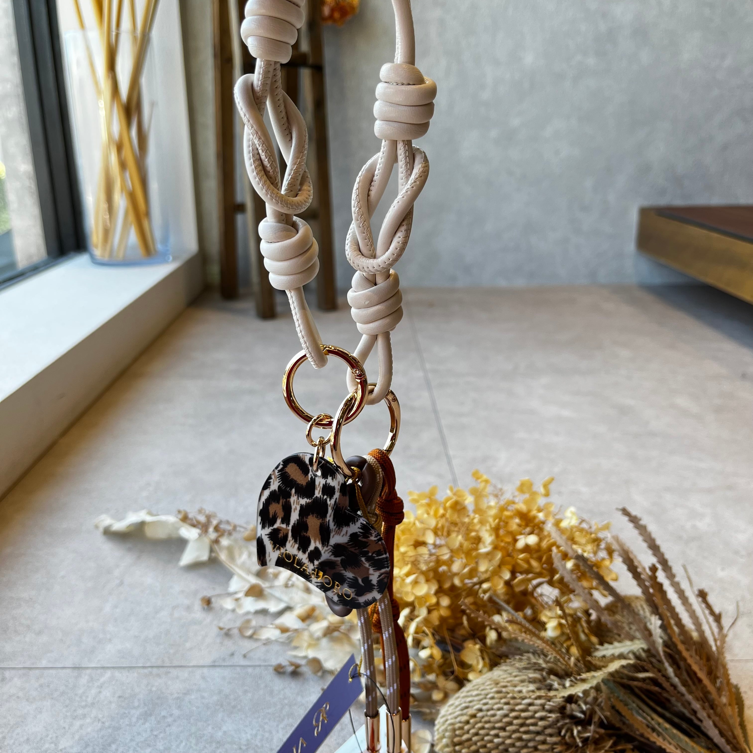 VIOLA d'ORO BIANCA ビアンカ( N) | whispermusee