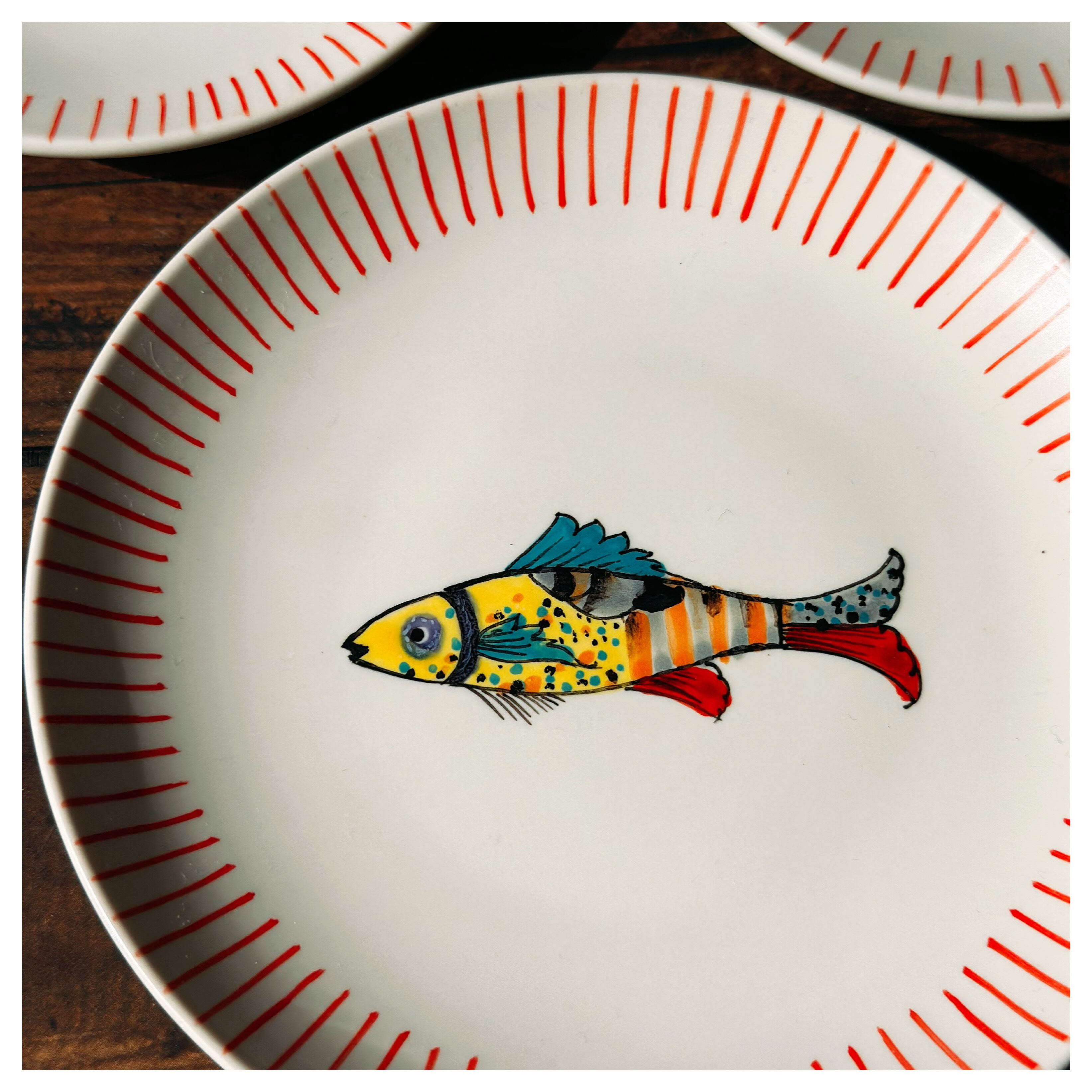 ベトナムのバッチャン焼き 魚柄の丸皿3枚 | Kc-Labo's shop ベトナム雑貨